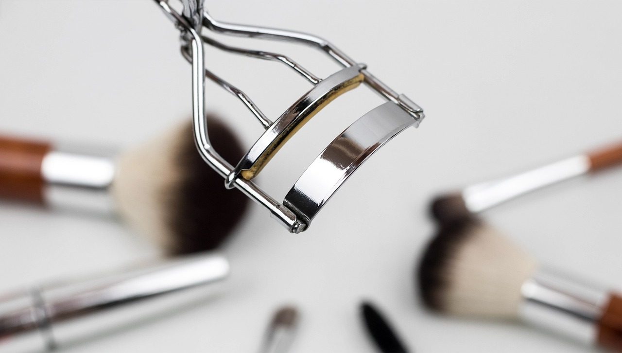 Should you curl your lashes?
